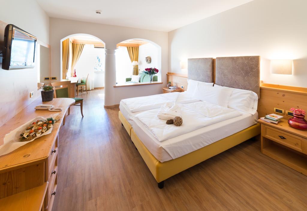 Hotel Ambassador Levico Terme Exterior foto