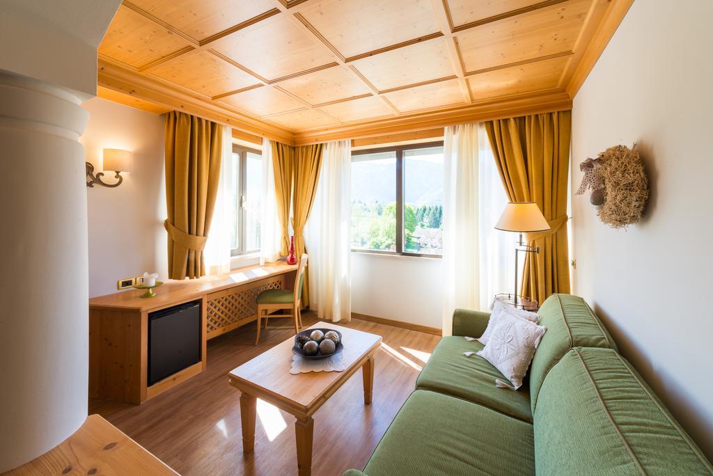 Hotel Ambassador Levico Terme Exterior foto