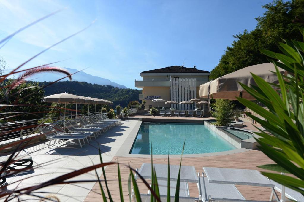 Hotel Ambassador Levico Terme Exterior foto