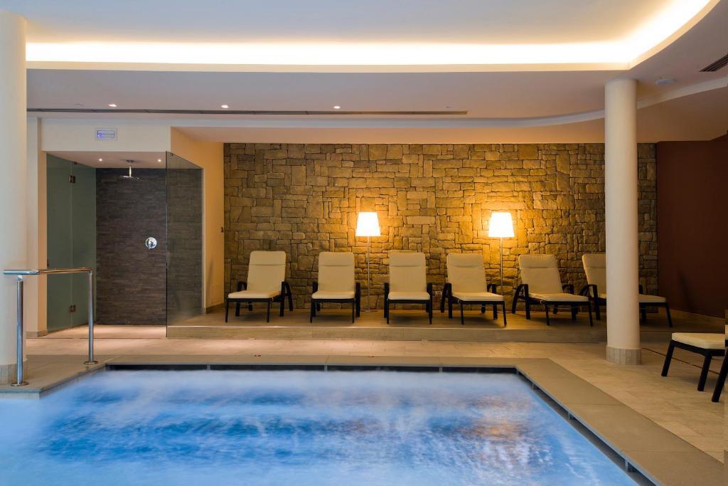 Hotel Ambassador Levico Terme Exterior foto