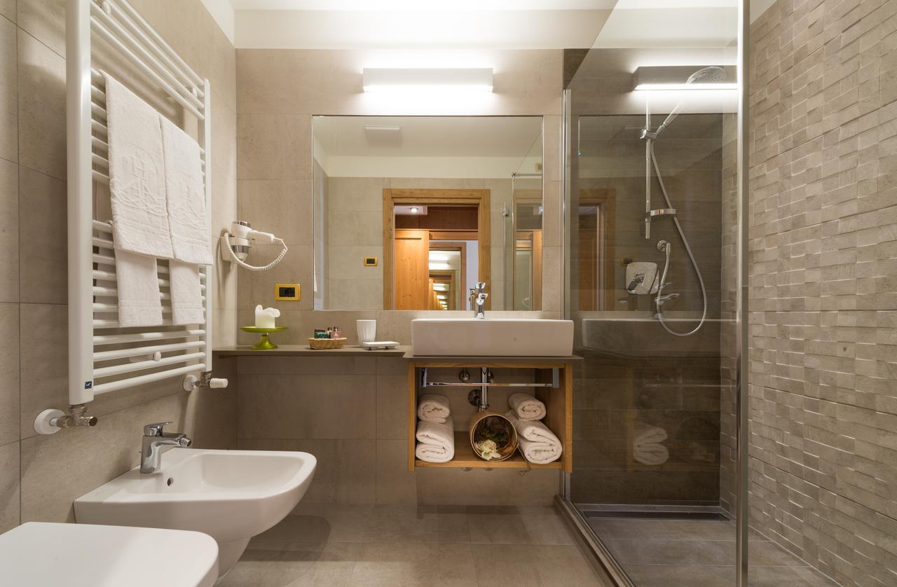 Hotel Ambassador Levico Terme Exterior foto